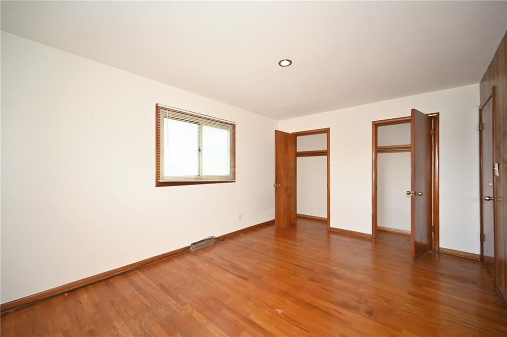 Photo 16 of 32 - 5255 Spruce Avenue