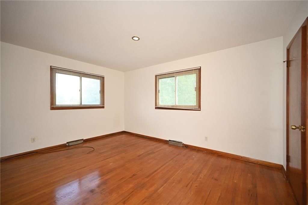 Photo 17 of 32 - 5255 Spruce Avenue