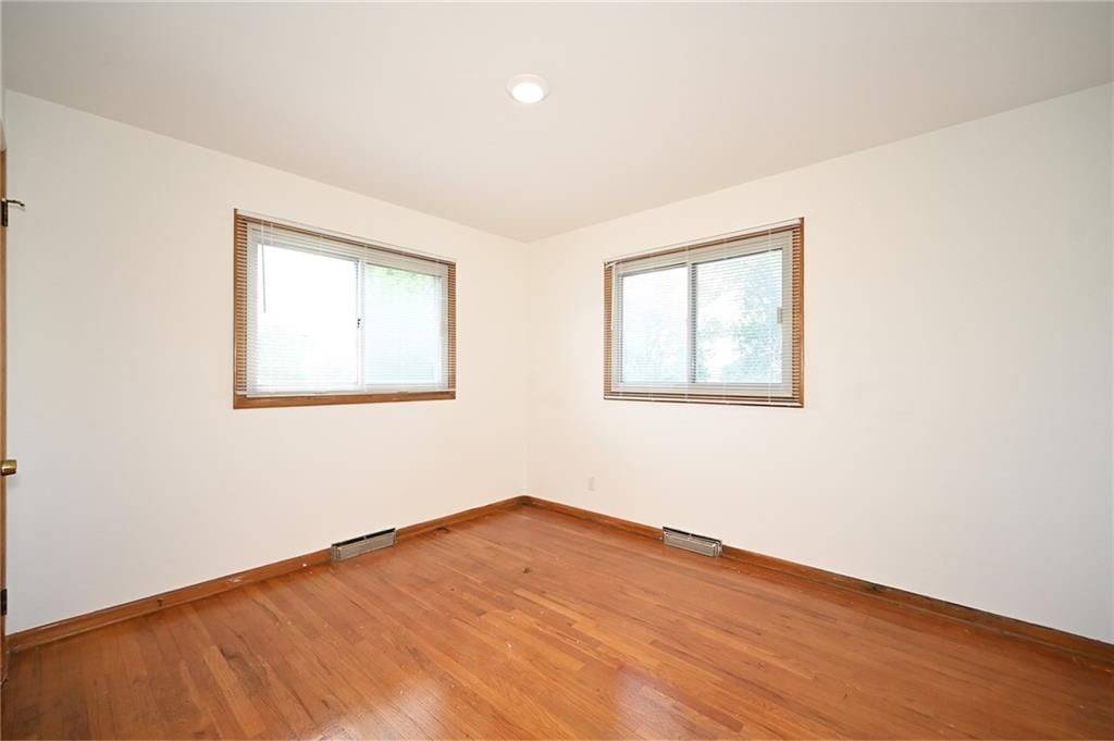 Photo 19 of 32 - 5255 Spruce Avenue