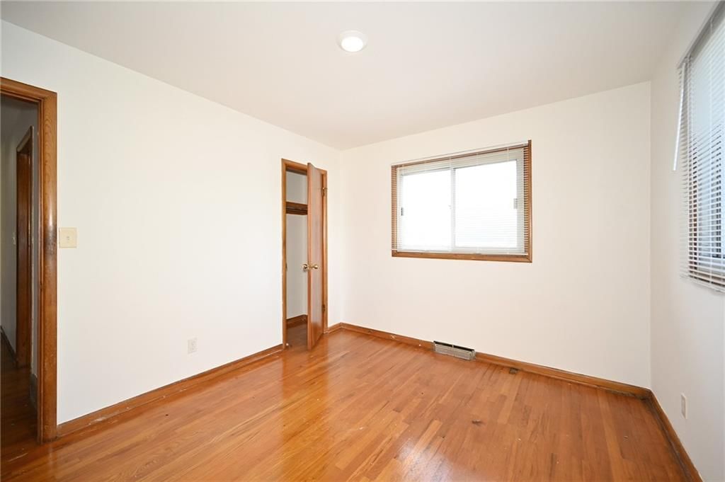 Photo 20 of 32 - 5255 Spruce Avenue
