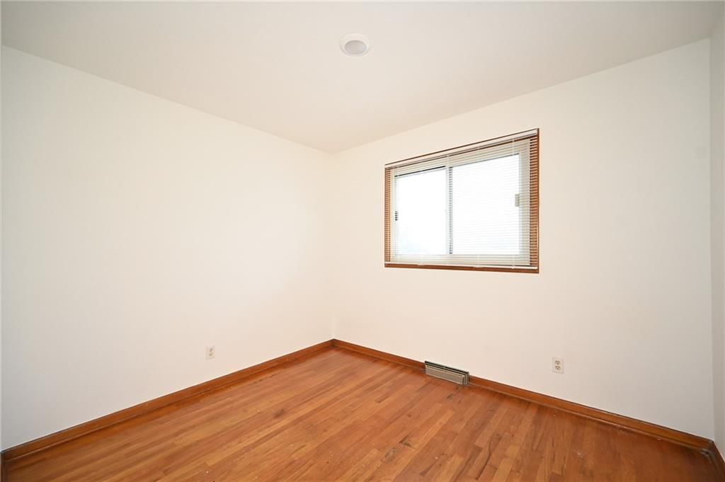 Photo 21 of 32 - 5255 Spruce Avenue