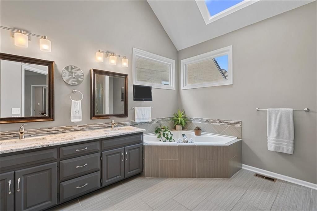 2213 W 122 Street — photo 16
