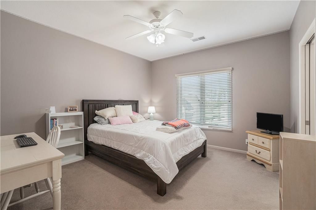 Photo 30 of 47 - 601 SW 33rd Street