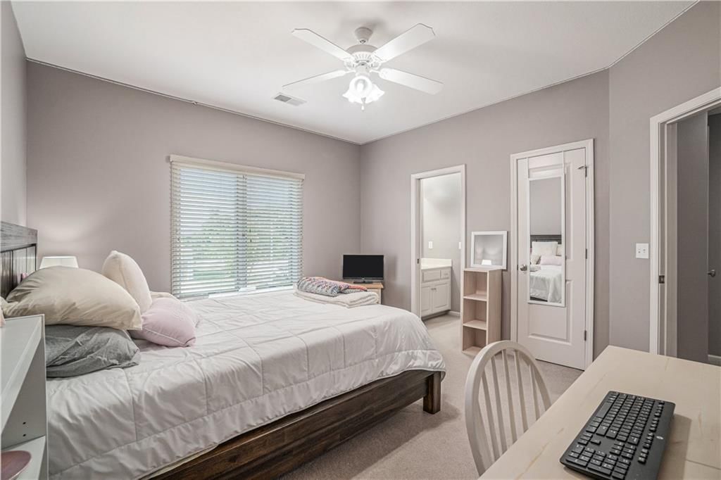 Photo 31 of 47 - 601 SW 33rd Street