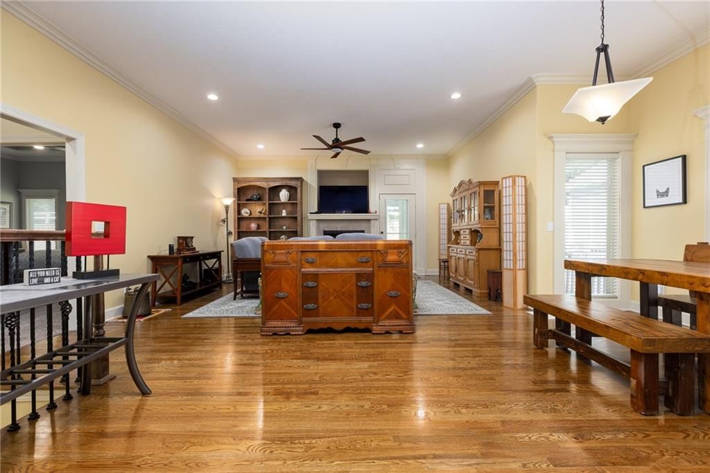 Photo 5 of 33 - 655 Rosewood Court