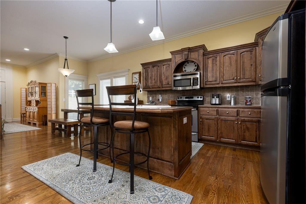 Photo 6 of 33 - 655 Rosewood Court