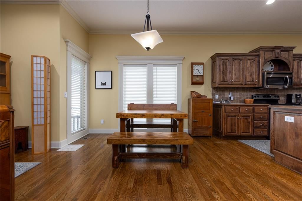 Photo 11 of 33 - 655 Rosewood Court