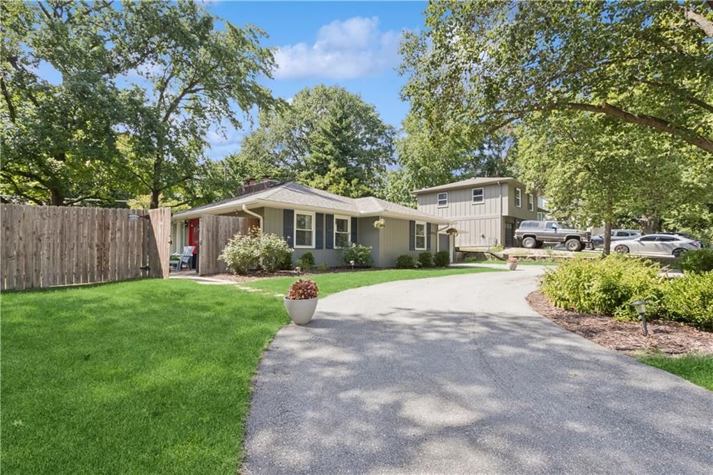 5240 Maple Street — photo 3