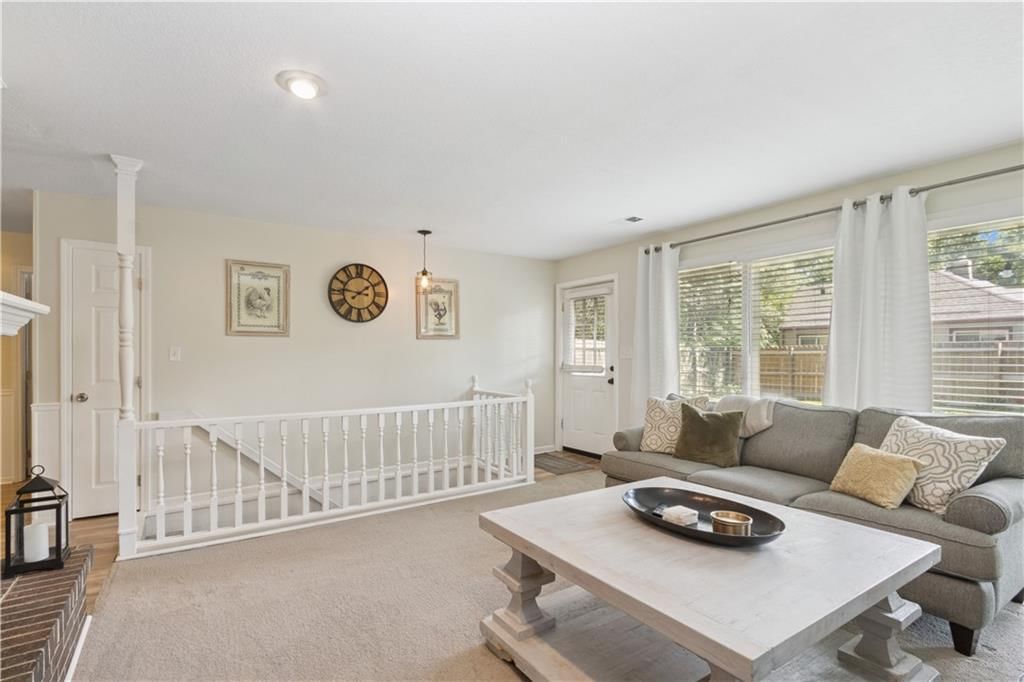 5240 Maple Street — photo 4