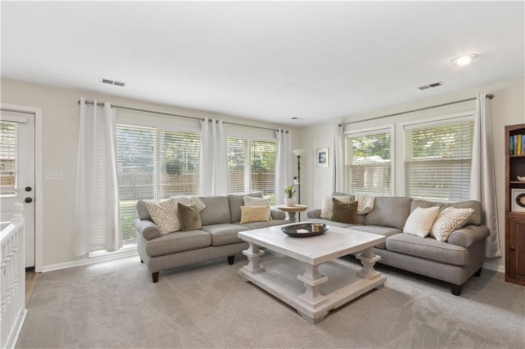 5240 Maple Street — photo 7