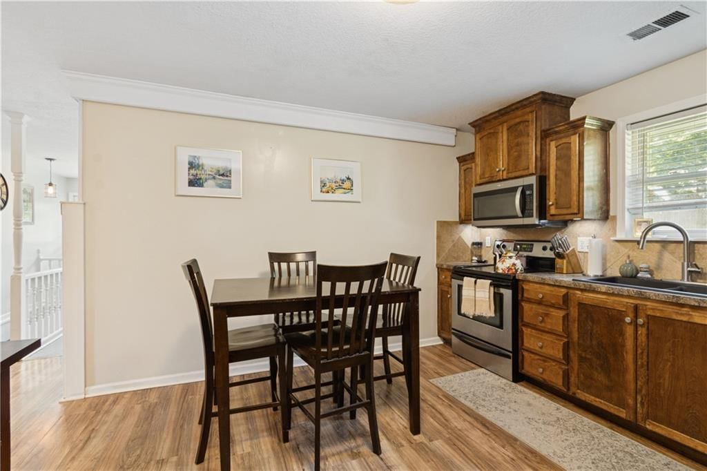 5240 Maple Street — photo 11