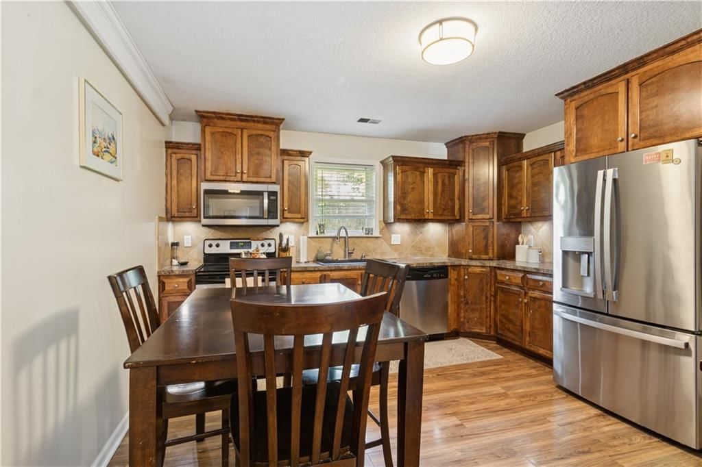 5240 Maple Street — photo 12