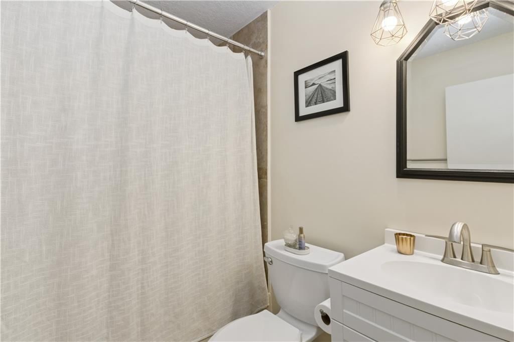 5240 Maple Street — photo 13