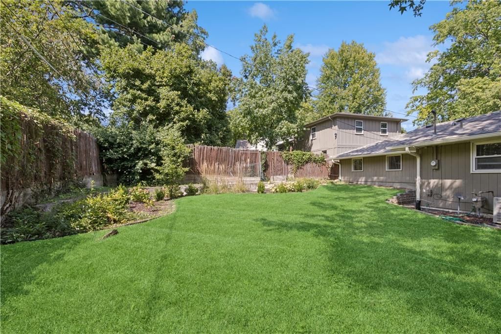5240 Maple Street — photo 24