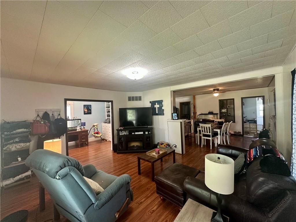 406 E Cherry Street — photo 6