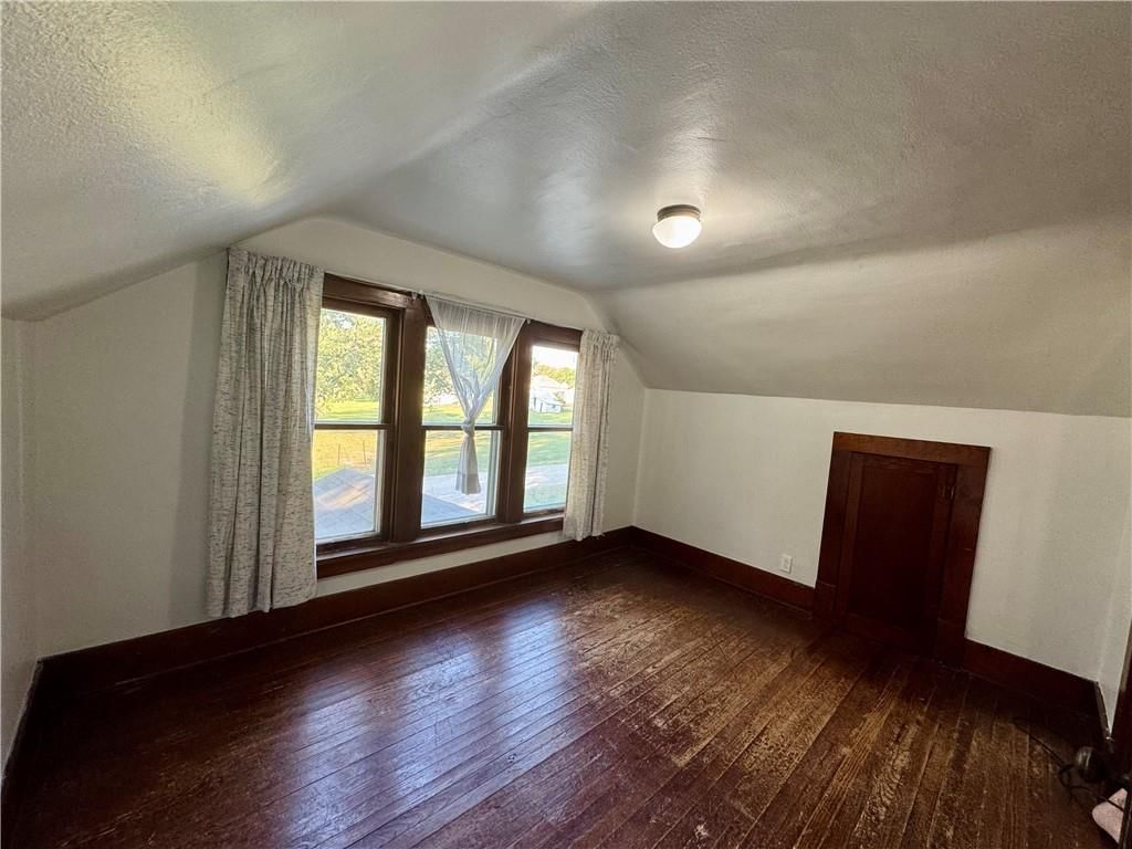 406 E Cherry Street — photo 20