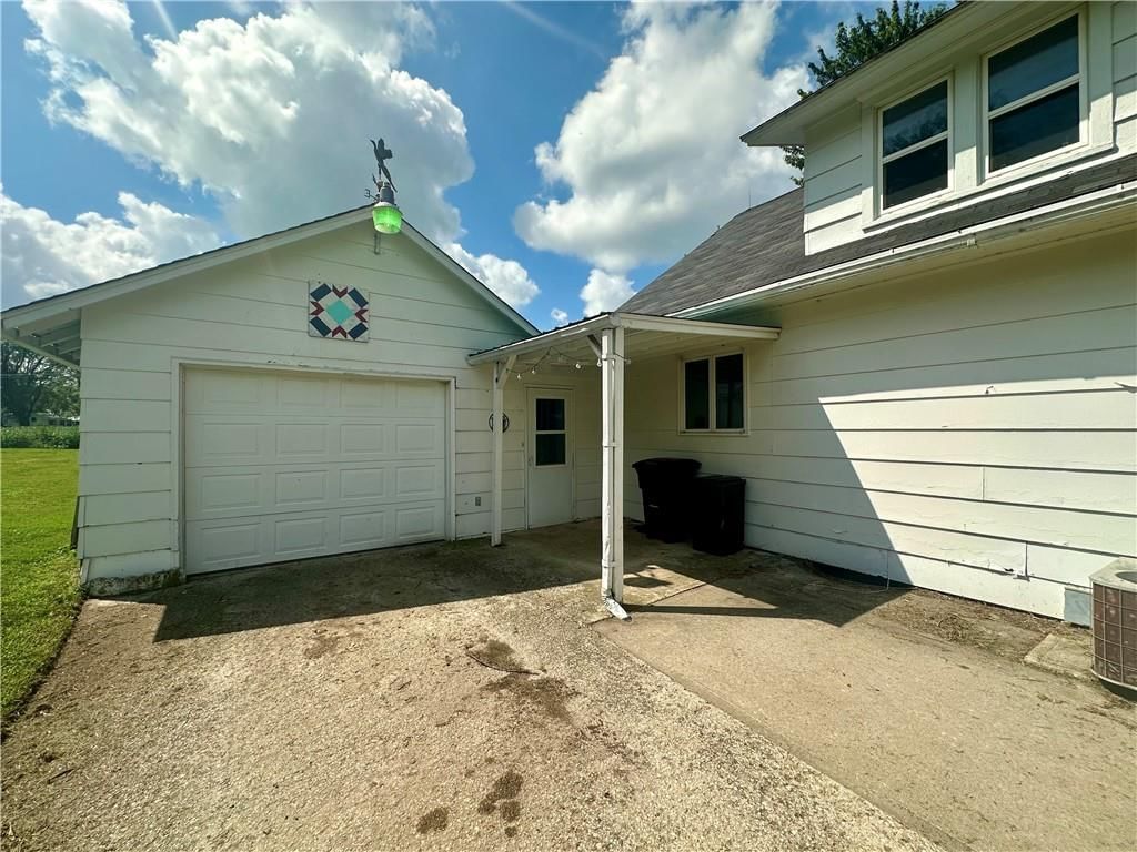406 E Cherry Street — photo 25