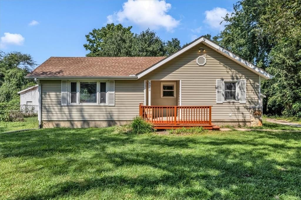 5330 NW Waukomis Drive, Kansas City, MO