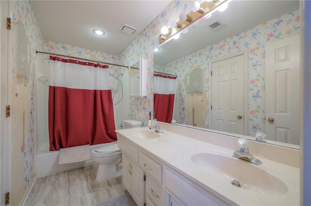Photo 17 of 32 - 18880 W 116th Street