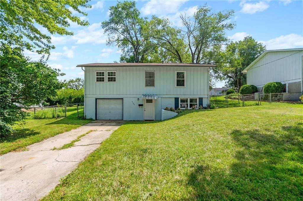 6103 E 152nd Street, Grandview, MO