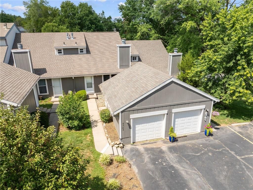 5743 N London Avenue — photo 3