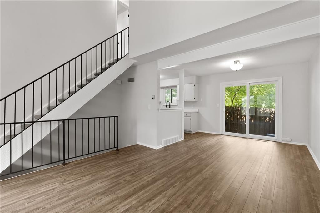 5743 N London Avenue — photo 8