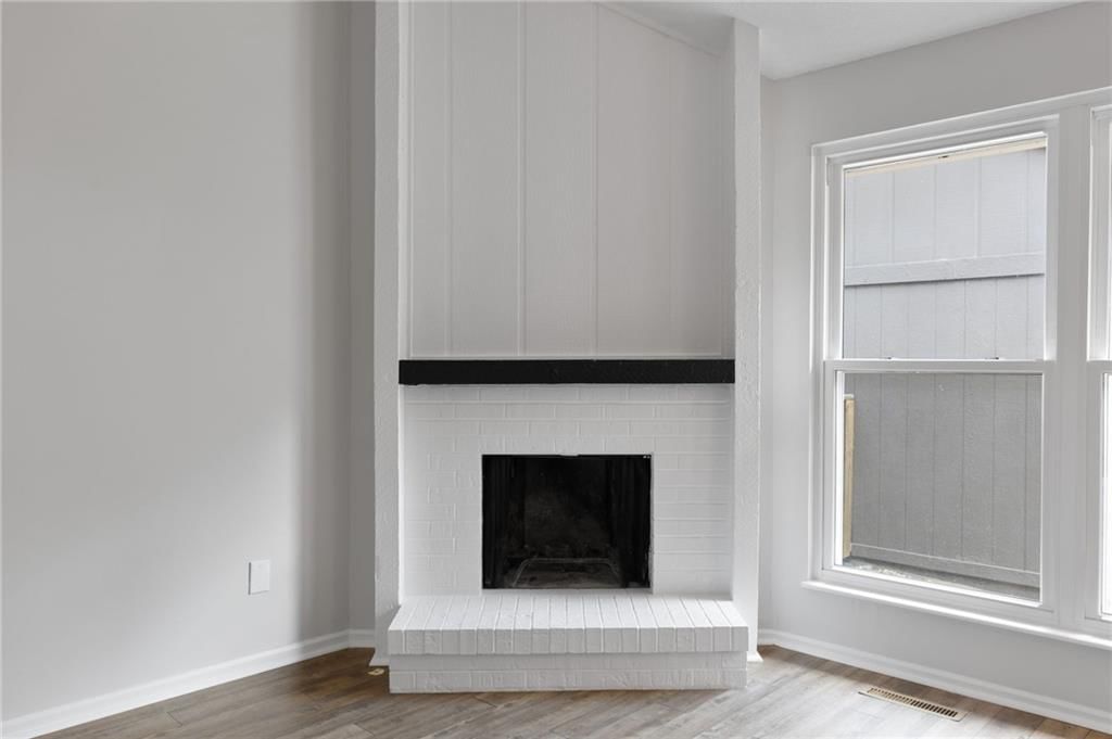 5743 N London Avenue — photo 11
