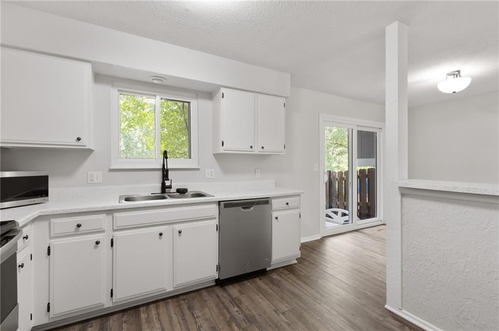 5743 N London Avenue — photo 17