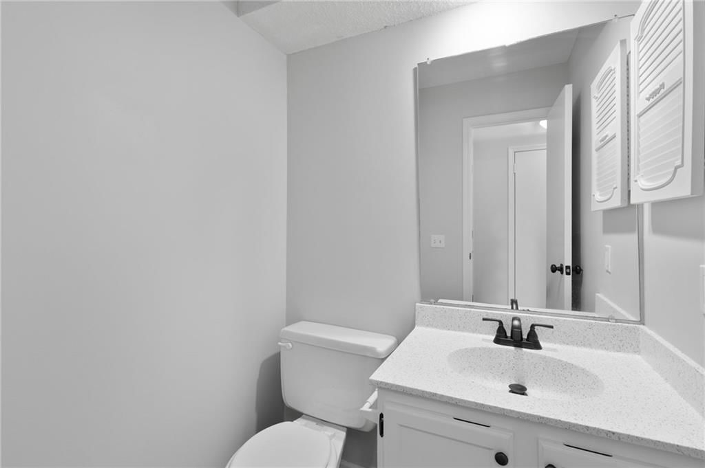 5743 N London Avenue — photo 20
