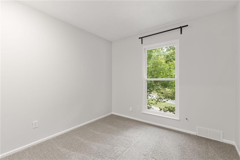 5743 N London Avenue — photo 22