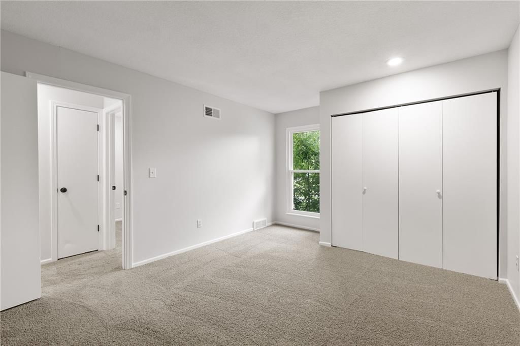 5743 N London Avenue — photo 27