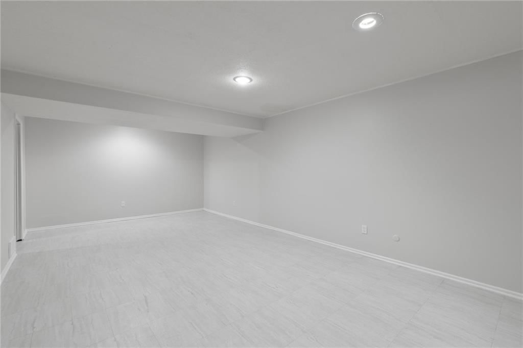 5743 N London Avenue — photo 29