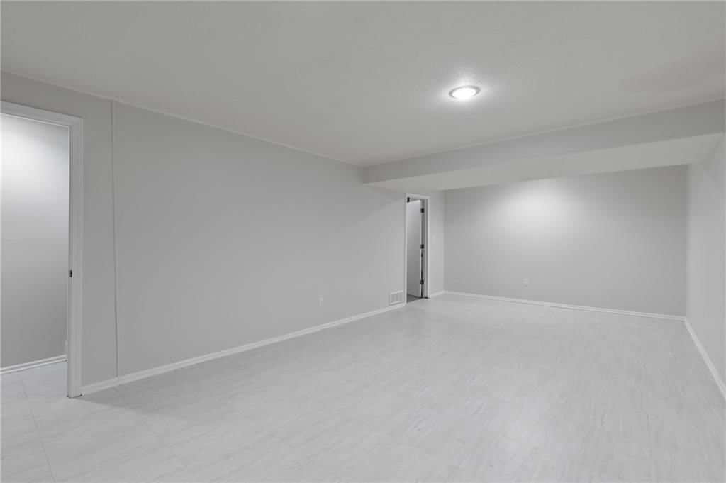5743 N London Avenue — photo 31