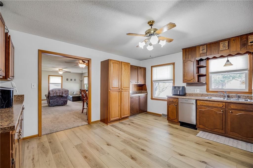 Photo 9 of 27 - 1 W 15th Street