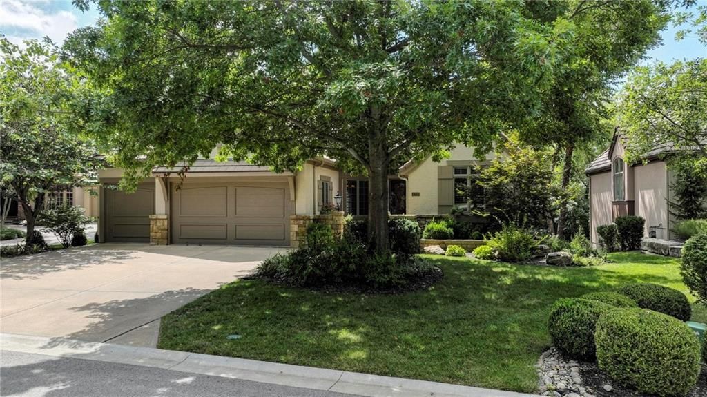 4209 W 114th Street, Leawood, KS
