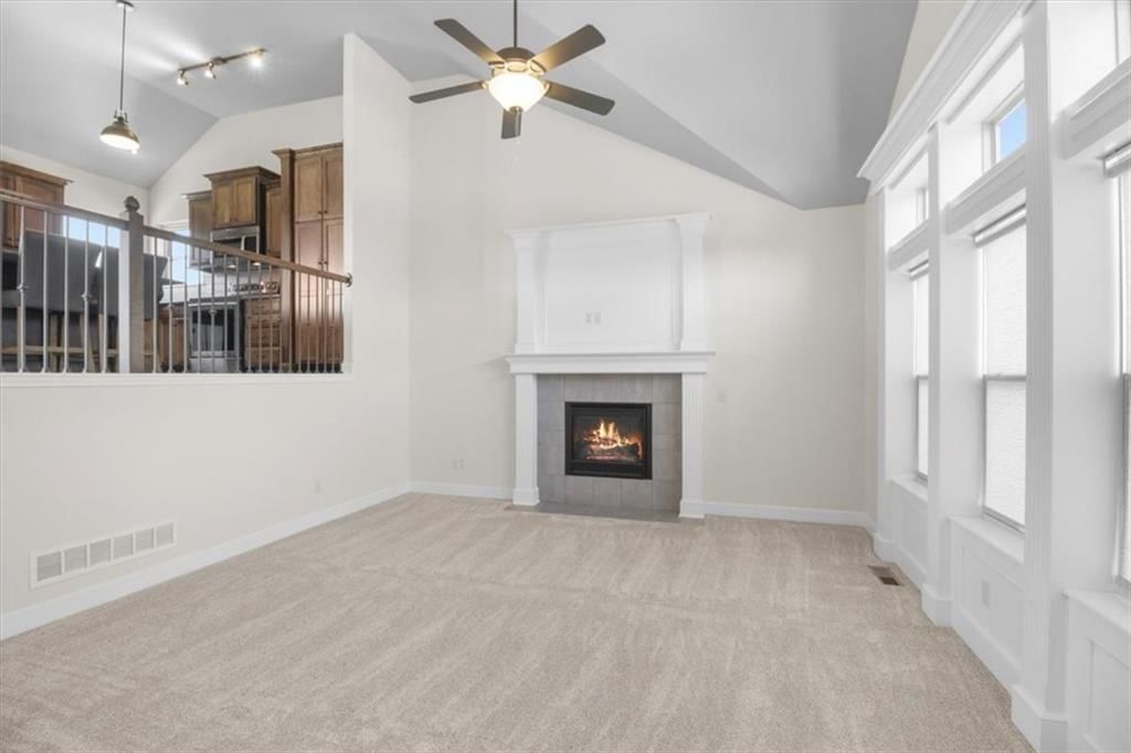Photo 4 of 36 - 2200 NW Hedgewood Drive