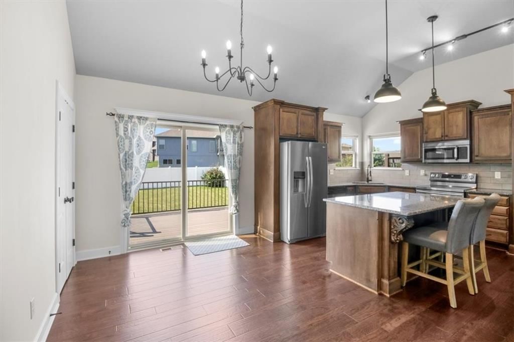 Photo 8 of 36 - 2200 NW Hedgewood Drive