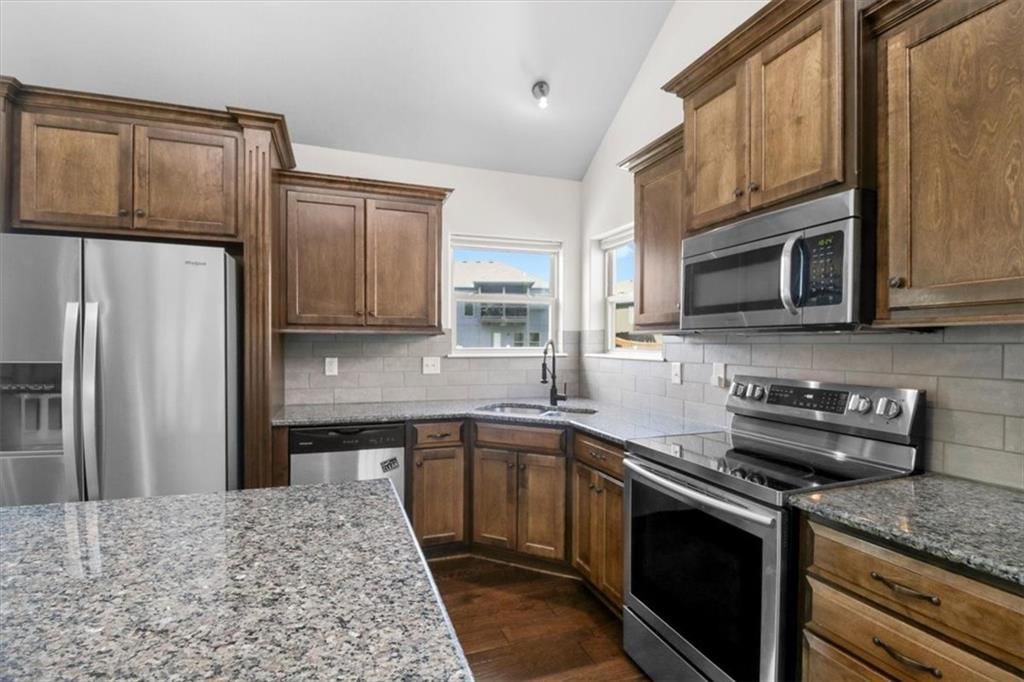 Photo 11 of 36 - 2200 NW Hedgewood Drive