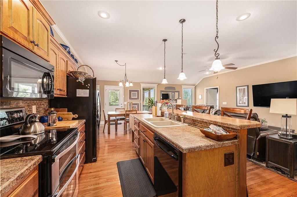 104 Prairie Rose Circle — photo 10