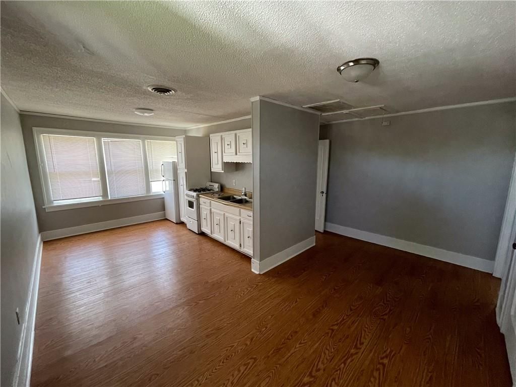 315 W 3 Street — photo 9