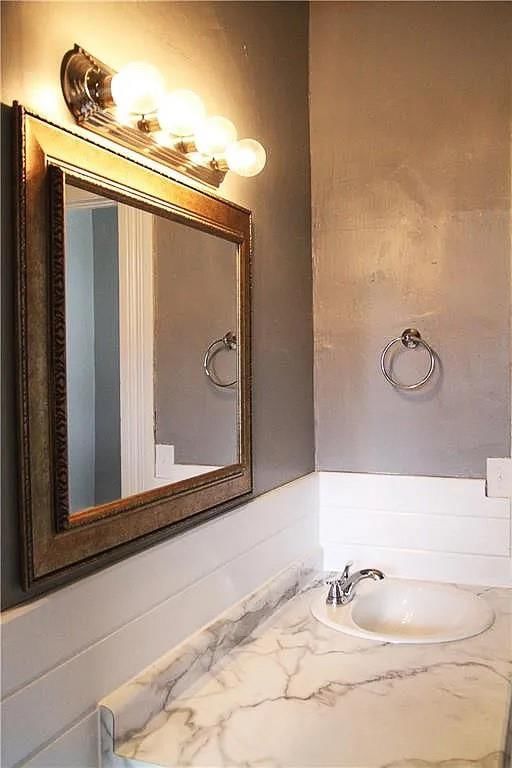 319 W 3rd Street — photo 10