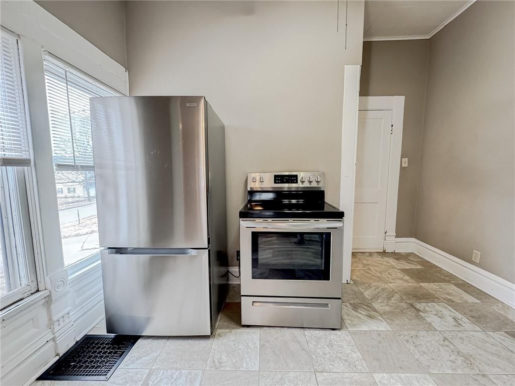 319 W 3rd Street — photo 14