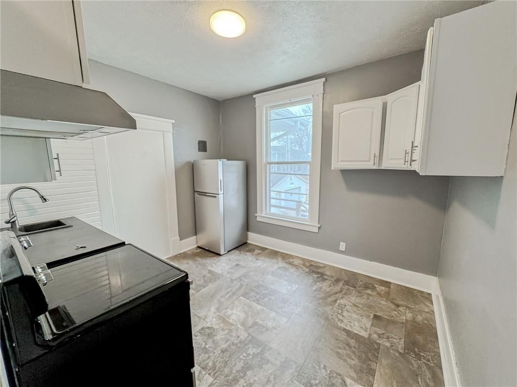 319 W 3rd Street — photo 15