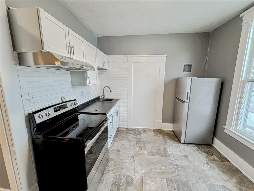 319 W 3rd Street — photo 16
