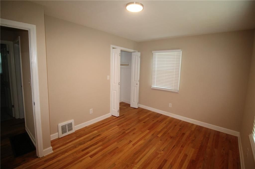 Photo 7 of 11 - 7225 Flora Avenue