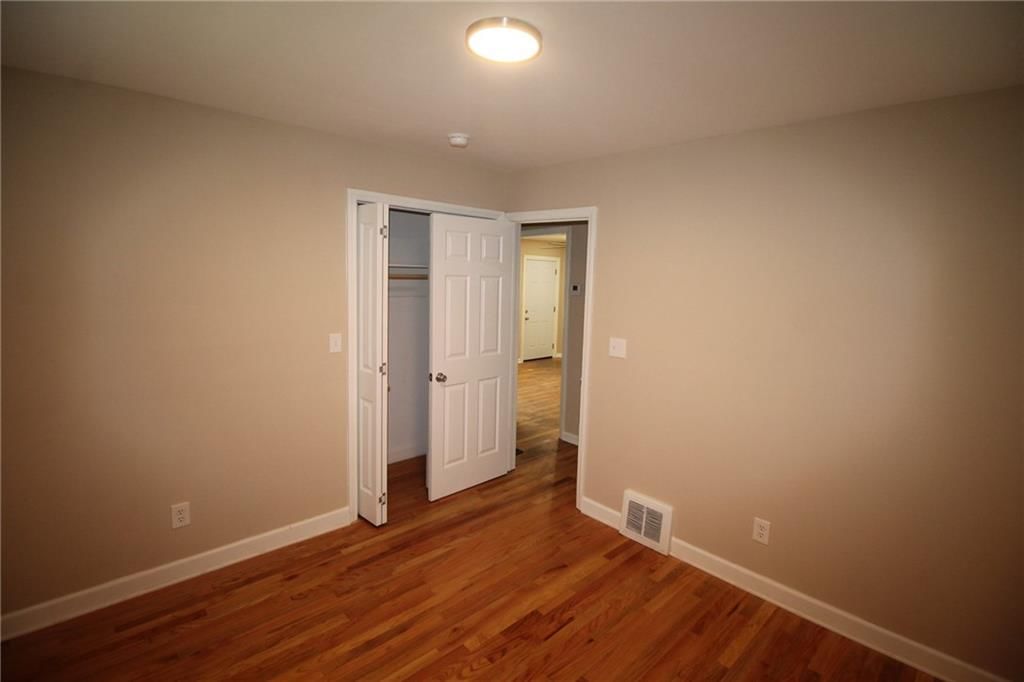 Photo 8 of 11 - 7225 Flora Avenue