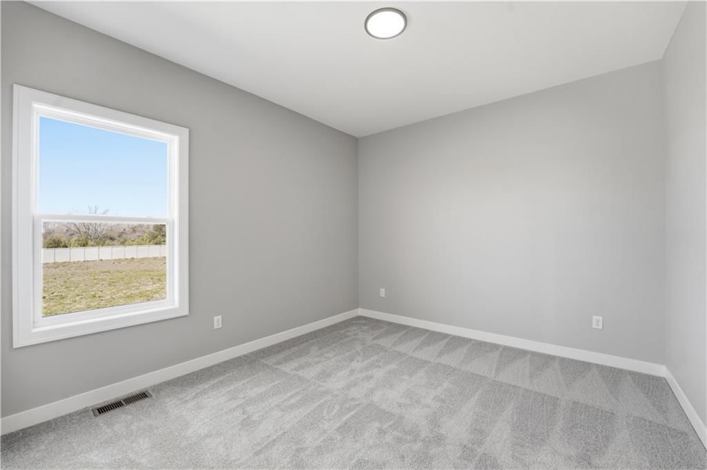 509 SW Newport Drive — photo 13