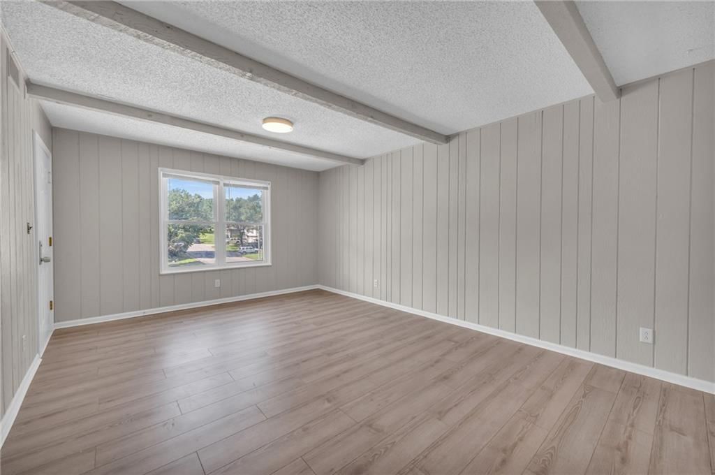 Photo 5 of 17 - 9200 E 54th Terrace