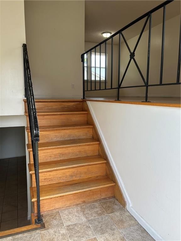 Photo 5 of 25 - 408 Fairlane Street