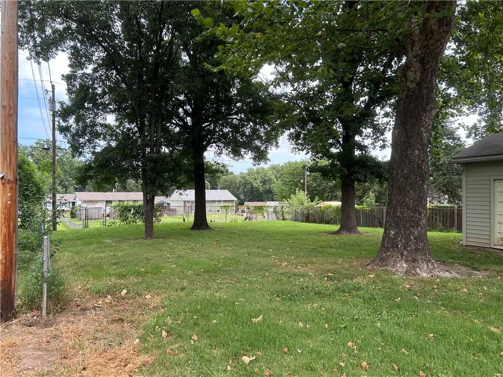 Photo 22 of 25 - 408 Fairlane Street
